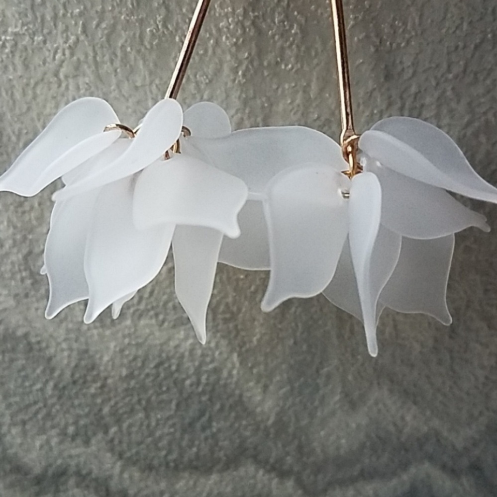 ⭐ New Flower Petal Dangle Earring